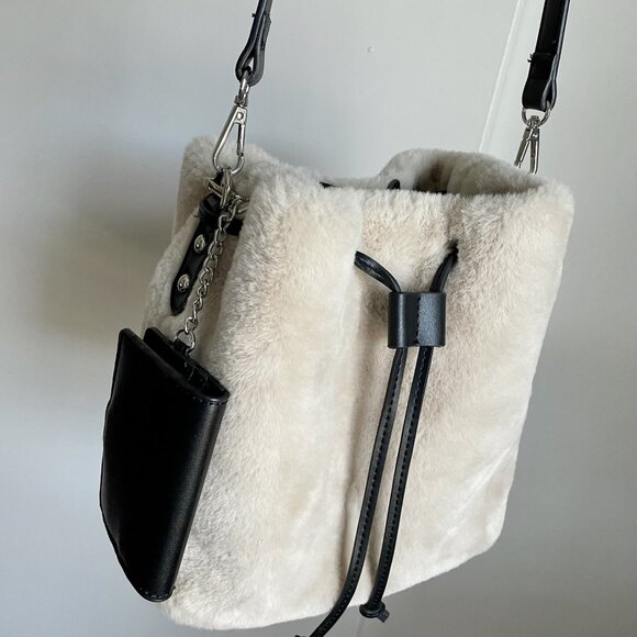 House of Harlow 1960 Cream Faux Fur Bag Crossbody Bucket Shoulder Tote Cardcase - Picture 12 of 15